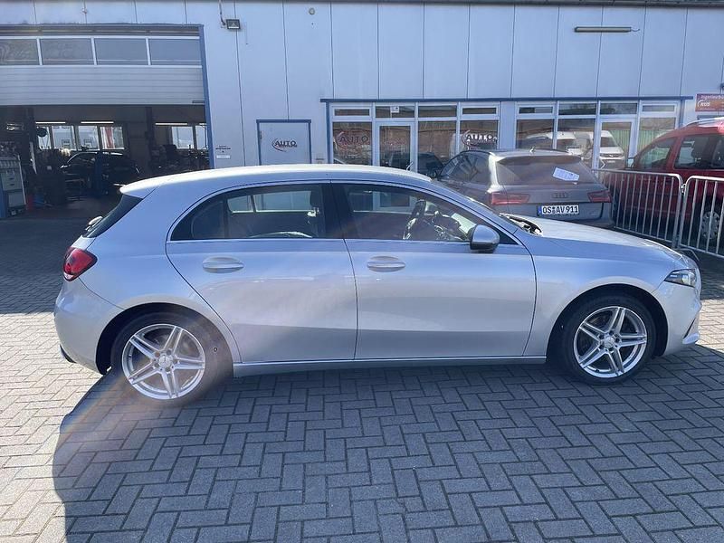 Gebraucht Mercedes A200 Progressive 150 PS (110 kW) 2021 Iridiumsilber  metalliclack Limousine
