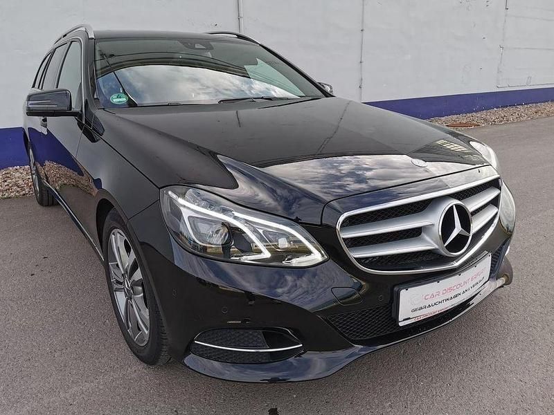 Gebraucht Mercedes E200 Avantgarde 184 PS (135 kW) 2015 Obsidianschwarz  metalliclack Kombi