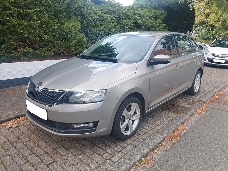 Grau Gebraucht 2017 Skoda Rapid Kombi | 9.950 € (Guter Preis) - Bild 1/4