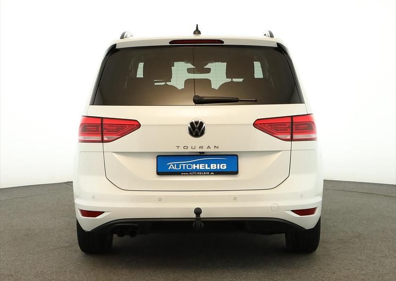 Gebraucht VW Touran Comfortline 150 PS (110 kW) 2022 Oryxweiss Van / Kleinbus