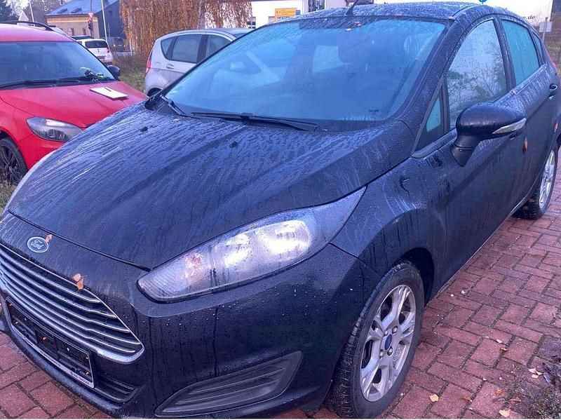 Gebraucht Ford Fiesta 101 PS (74 kW) 2013 Schwarz Kleinwagen