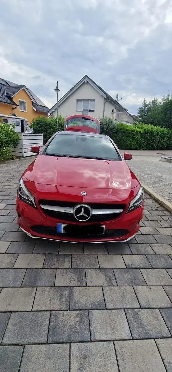 Gebraucht Mercedes CLA200 Shooting Brake 156 PS (114 kW) 2018 Rot Kombi
