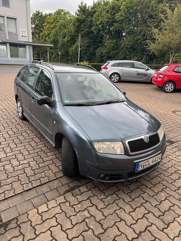 Grau Gebraucht 2006 Skoda Fabia Kombi | 550 € (Superpreis) - Bild 1/4