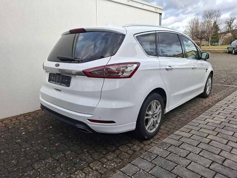 Gebraucht Ford S-MAX Titanium 190 PS (139 kW) 2020 Weiß Van / Kleinbus