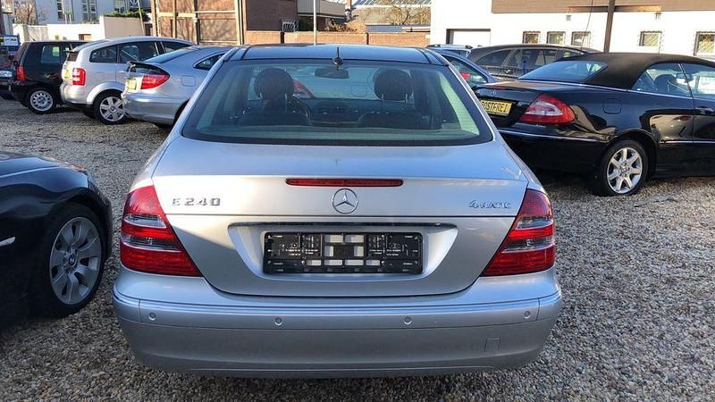 Gebraucht Mercedes E240 Elegance 177 PS (130 kW) 2005 Silber Limousine