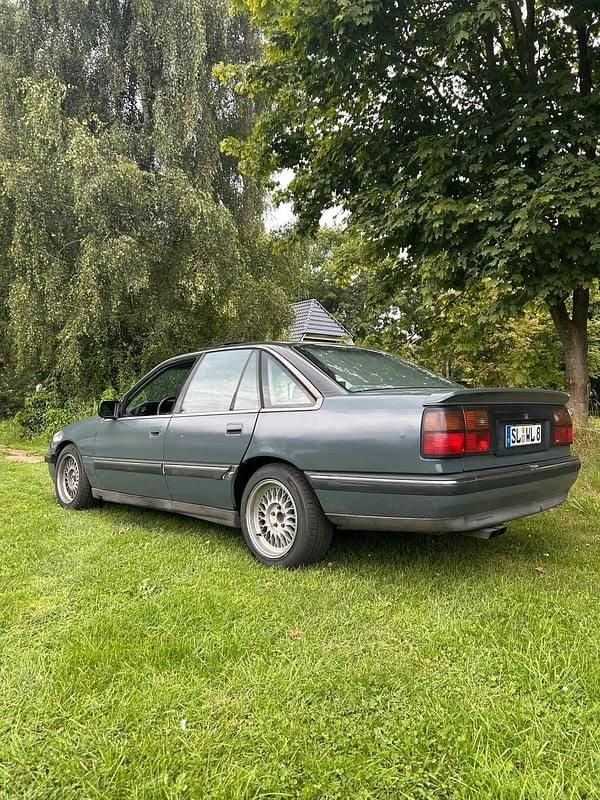 Grau Gebraucht 1988 Opel Senator Limousine | 2.250 € - Bild 1/4
