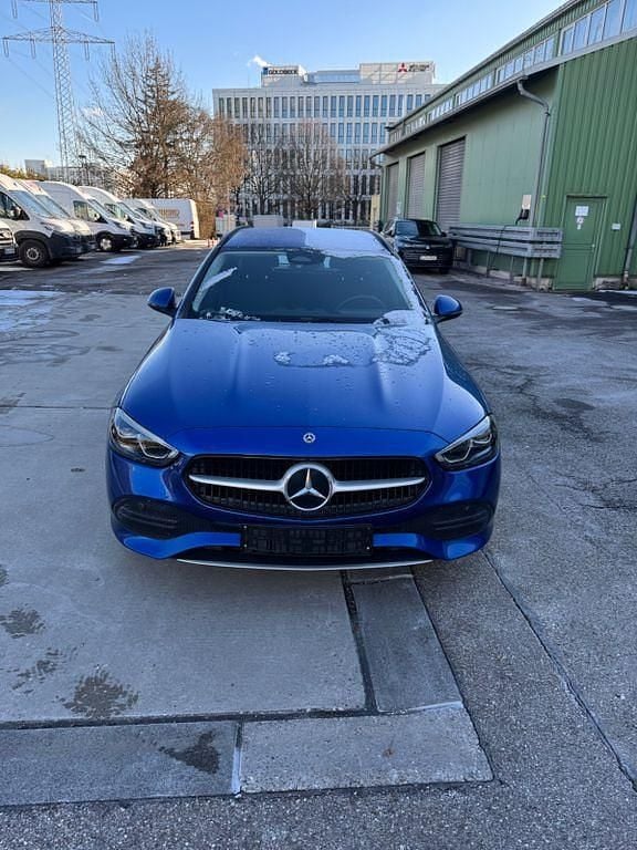 Blau Gebraucht 2022 Mercedes C200 Kombi | 22.500 € (Guter Preis) - Bild 1/4