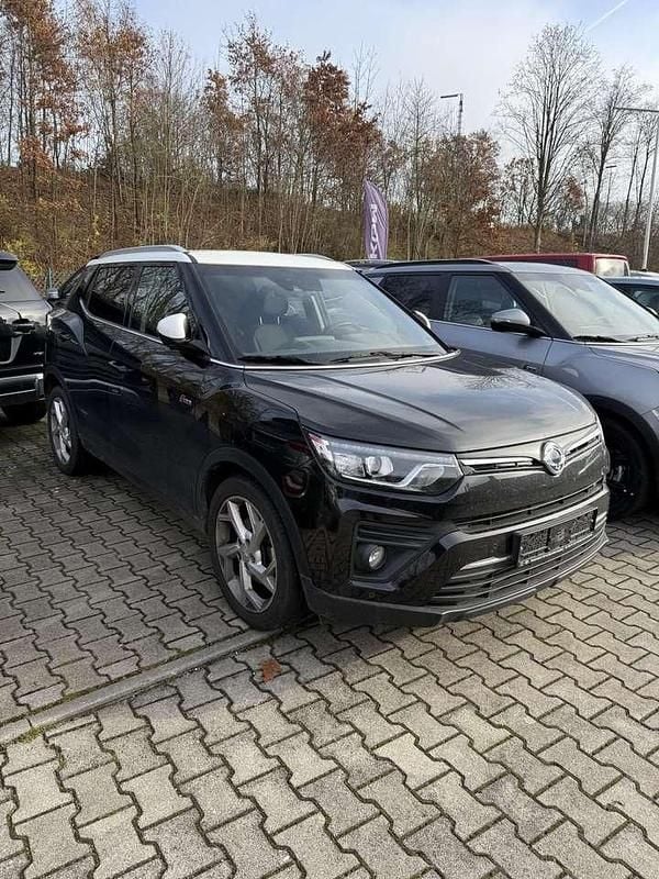 Schwarz Gebraucht 2020 Ssangyong (KGM) Tivoli SUV | 13.900 € (Guter Preis) - Bild 1/4