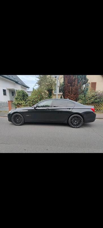 Second-hand BMW 730 248 CP (182 kW) 2010 Negru Berlinǎ