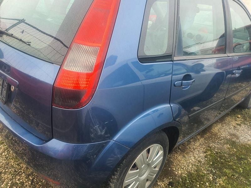 Gebraucht Ford Fiesta Ambiente 69 PS (50 kW) 2005 Blau Kleinwagen