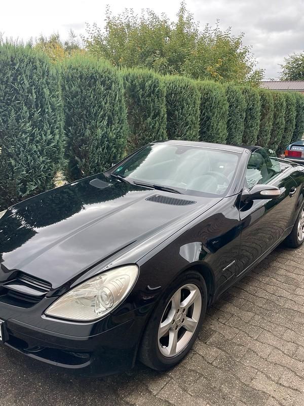Schwarz Gebraucht 2006 Mercedes SLK200 Cabrio | 7.800 € (Fairer Preis) - Bild 1/4