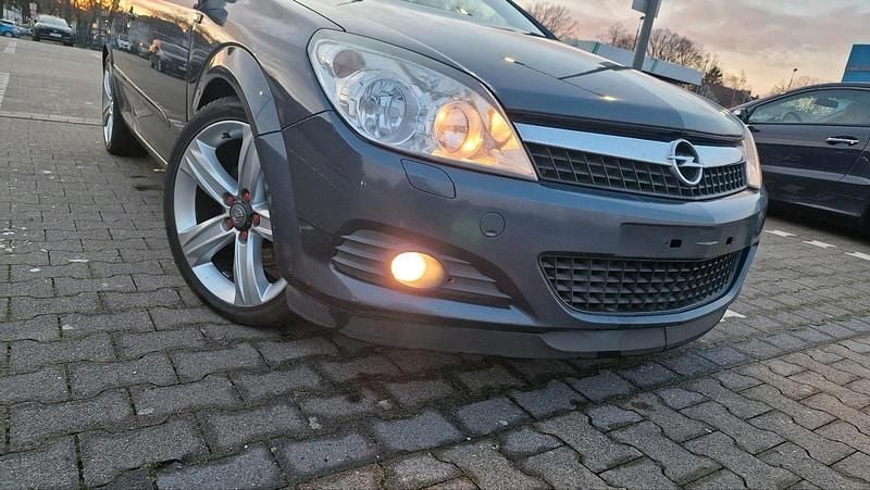 Grau Gebraucht 2008 Opel Astra Cabriolet Cabrio | 2.999 € (Fairer Preis) - Bild 1/4