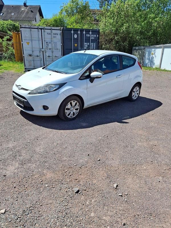Gebraucht Ford Fiesta 90 PS (66 kW) 2009 Weiß Limousine