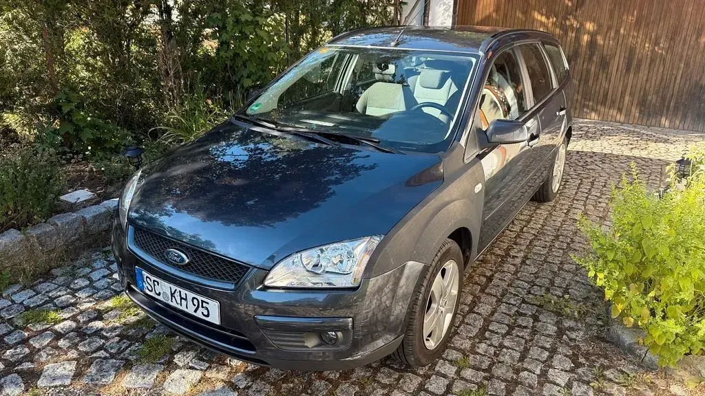 Gebraucht Ford Focus 109 PS (80 kW) 2007 Grau Kombi