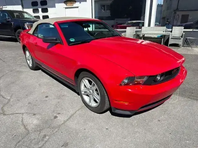 Second-hand Ford Mustang 213 CP (156 kW) 2010 Roșu Cabrio