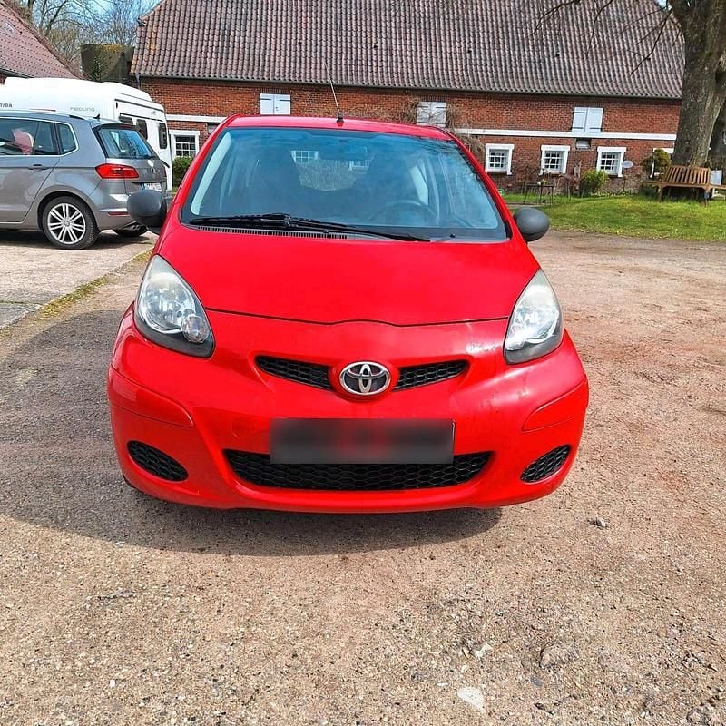 Second-hand Toyota Aygo 2009 Roșu Hatchback