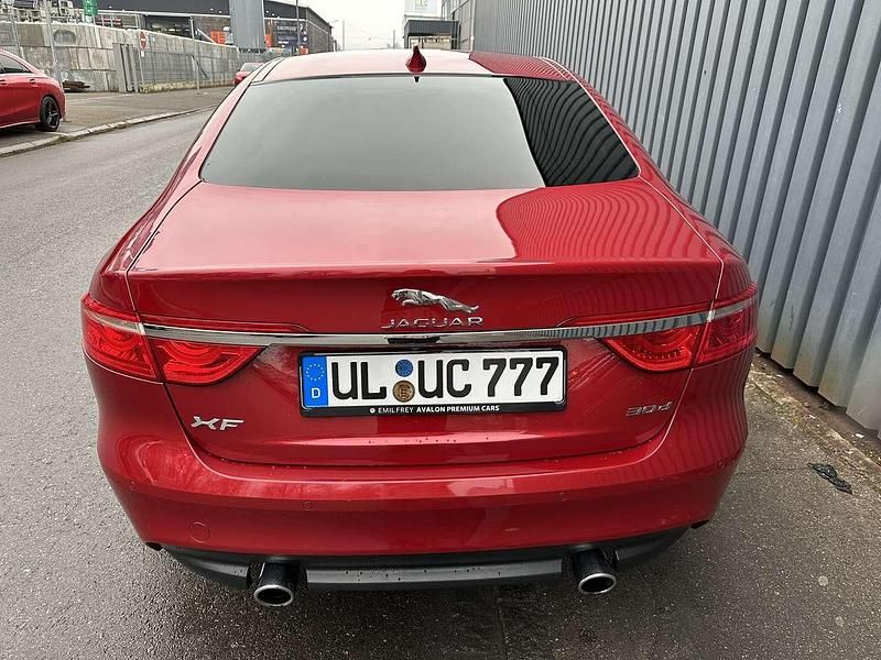 Gebraucht Jaguar XF Portfolio 300 PS (220 kW) 2017 Rot Limousine