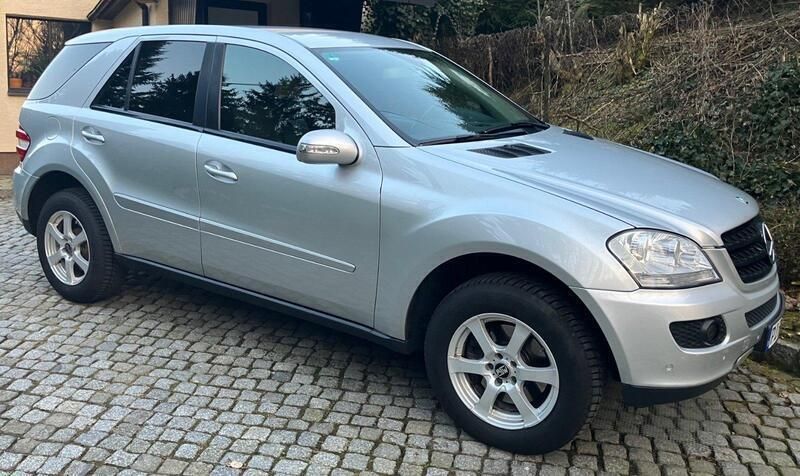 Silber Gebraucht 2007 Mercedes ML280 SUV | 8.995 € - Bild 1/4