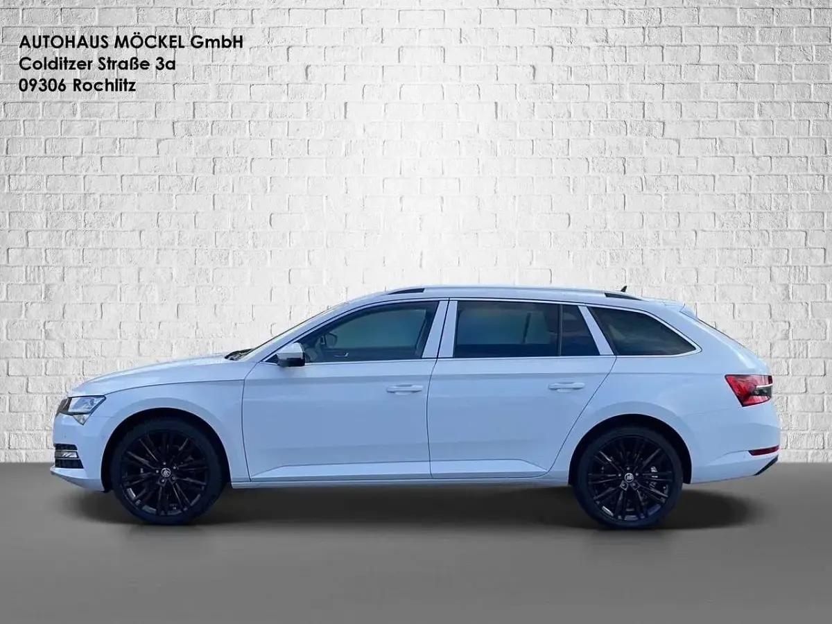 Gebraucht Skoda Superb Style 150 PS (110 kW) 2024 Moonweiß perleffekt Kombi