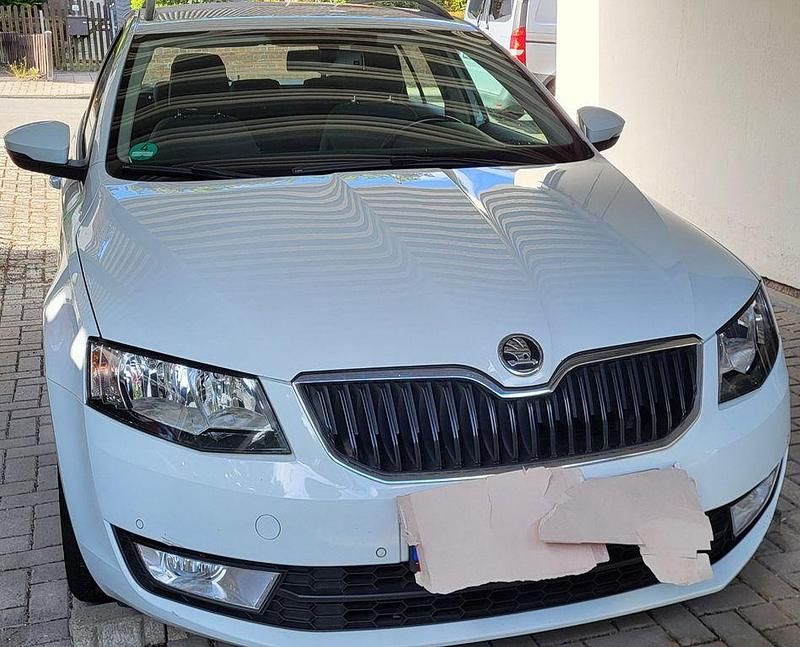 Weiß Gebraucht 2016 Skoda Octavia GreenLine Kombi | 6.999 € (Superpreis) - Bild 1/4