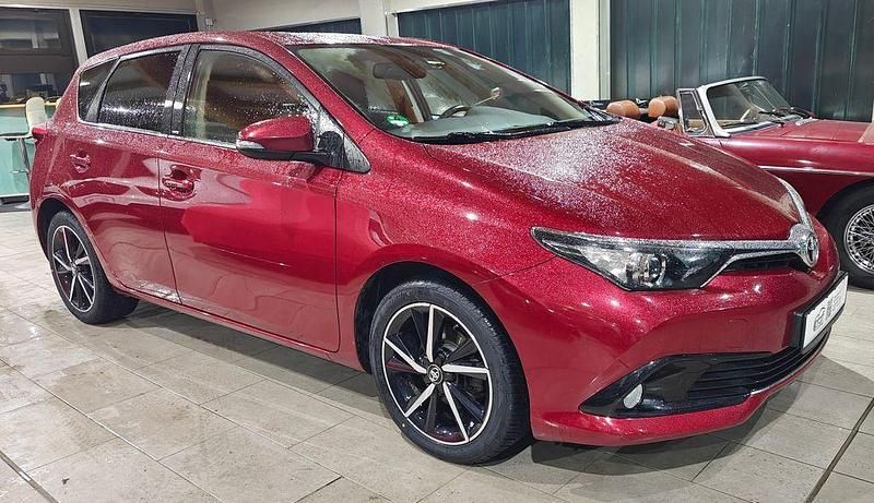 Gebraucht Toyota Auris Edition-S 116 PS (85 kW) 2017 Rot Limousine
