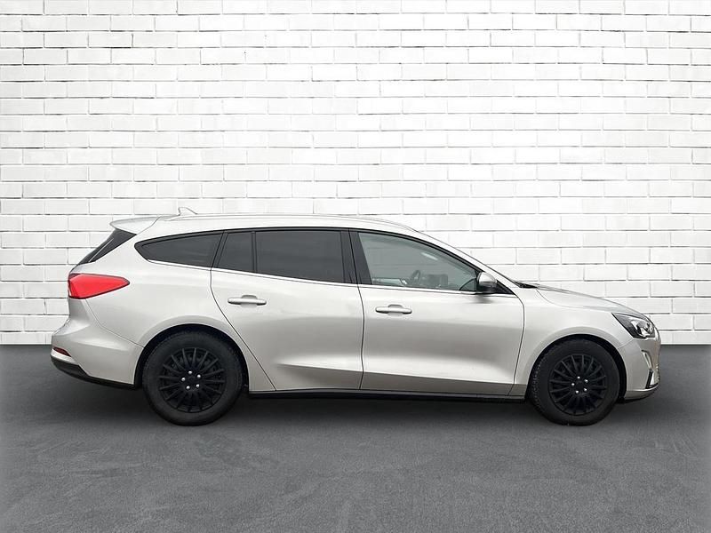 Gebraucht Ford Focus Cool & Connect 120 PS (88 kW) 2020 Silber Kombi