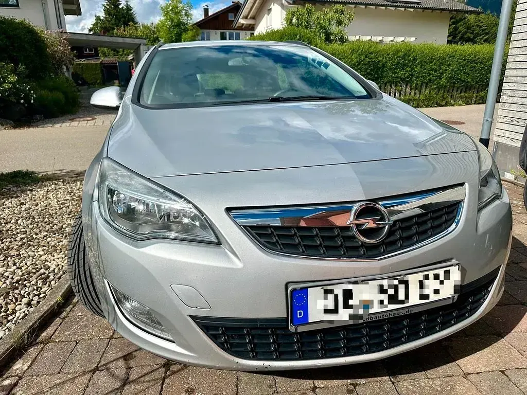 Gebraucht Opel Astra 95 PS (69 kW) 2011 Silber Kombi