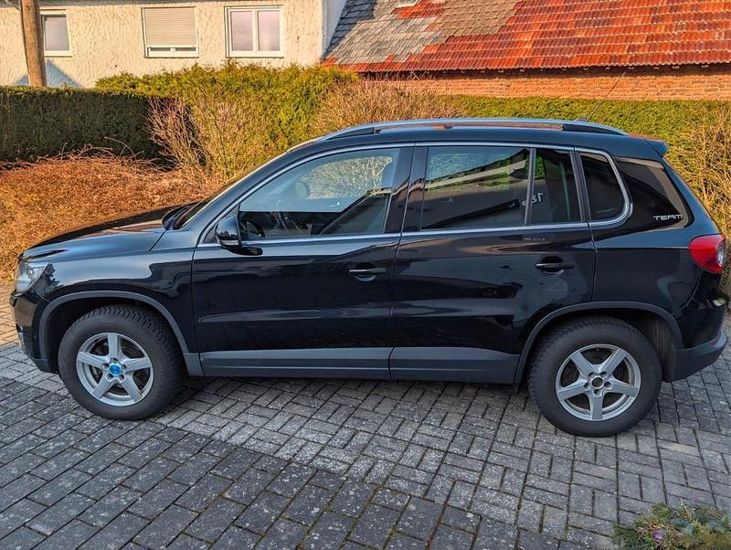 Gebraucht VW Tiguan Team 140 PS (102 kW) 2010 Schwarz SUV