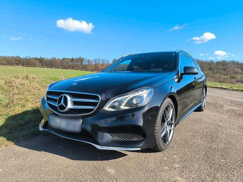 Gebraucht Mercedes E220 AMG 170 PS (125 kW) 2014 Schwarz Kombi