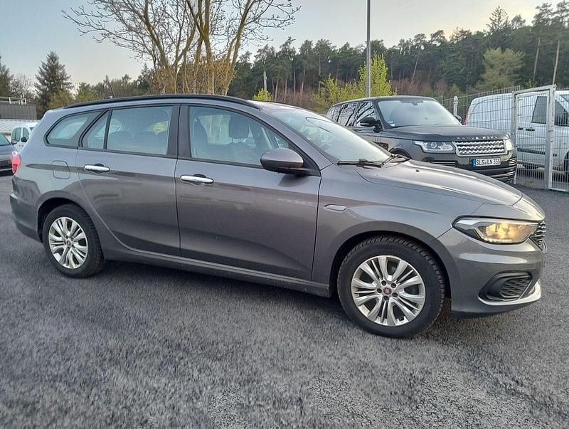 Gebraucht Fiat Tipo Easy 120 PS (88 kW) 2017 Grau Kombi