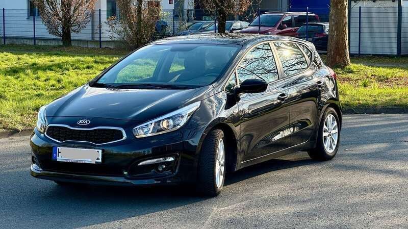 Schwarz Gebraucht 2018 Kia Ceed Edition 7 Limousine | 10.500 € (Guter Preis) - Bild 1/4