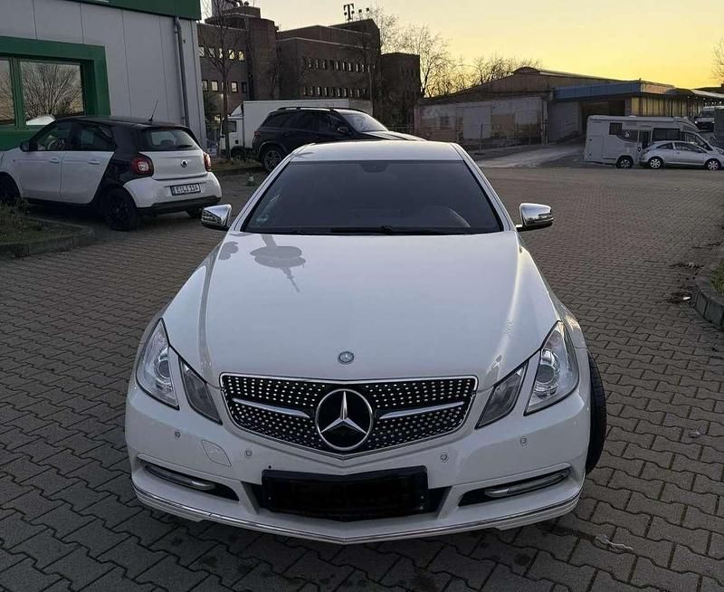 Gebraucht Mercedes E200 184 PS (135 kW) 2012 Weiß Coupé