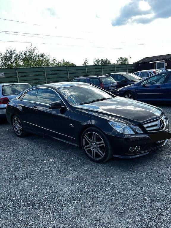 Gebraucht Mercedes E200 Avantgarde 184 PS (135 kW) 2010 Schwarz Coupé