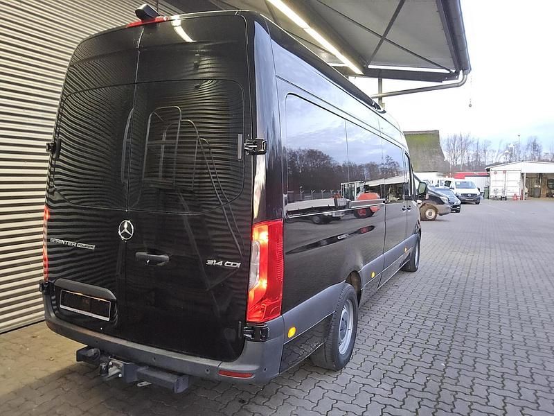 Gebraucht Mercedes Sprinter 143 PS (105 kW) 2021 Obsidianschwarz metallic Van
