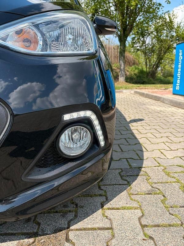 Gebraucht Hyundai i10 87 PS (63 kW) 2016 Schwarz Kleinwagen