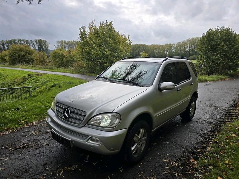 Silber Gebraucht 2002 Mercedes ML500 SUV | 4.599 € - Bild 1/4