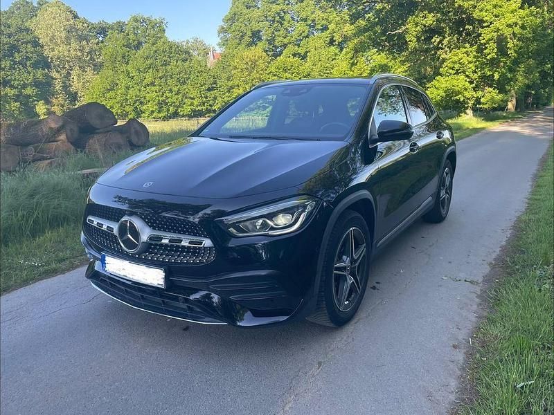 Schwarz Gebraucht 2020 Mercedes GLA250 AMG line SUV | 29.600 € (Guter Preis) - Bild 1/4