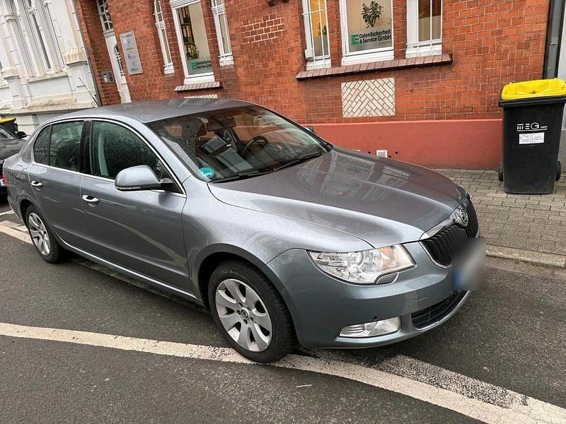 Gebraucht Skoda Superb 160 PS (117 kW) 2010 Silber Limousine