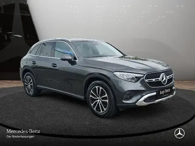 Gebraucht Mercedes GLC200 Avantgarde 204 PS (150 kW) 2025 Grau SUV