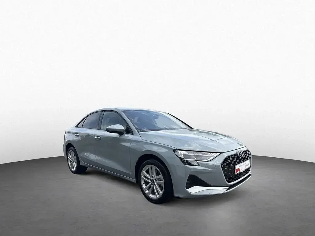 Gebraucht Audi A3 Comfort 116 PS (85 kW) 2025 Pfeilgrau perleffekt Limousine