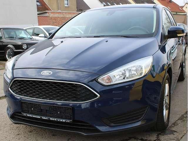 Gebraucht Ford Focus Trend 101 PS (74 kW) 2016 Blazerblau Kombi