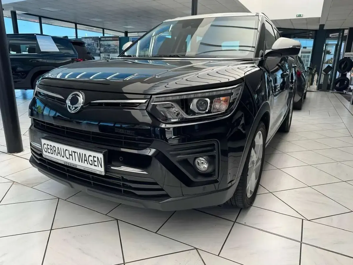 Gebraucht SsangYong Tivoli 163 PS (119 kW) 2021 Schwarz SUV
