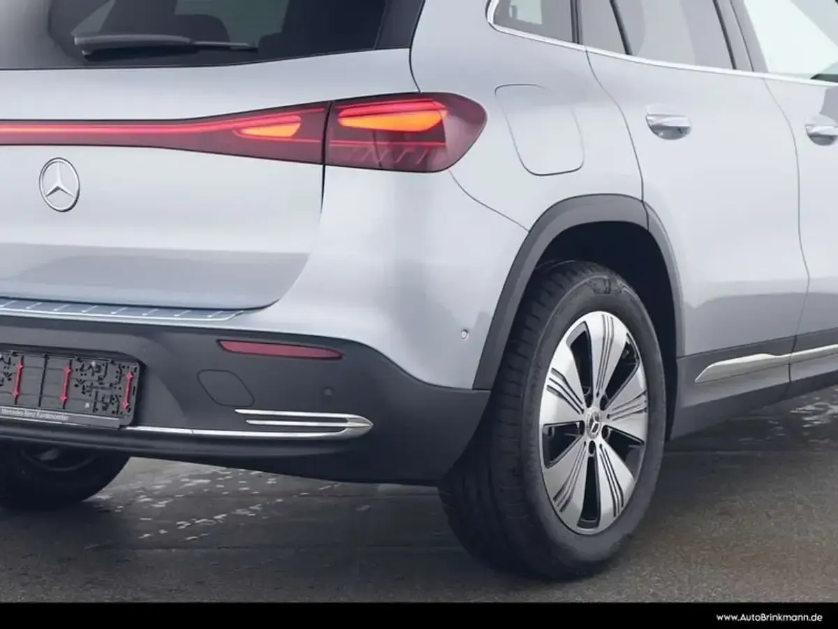 Używany Mercedes EQA250+ Progressive 139 kW (190 KM) 2025 Srebrny SUV