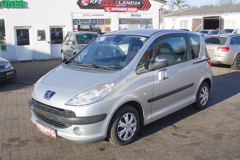 Gebraucht Peugeot 1007 74 PS (54 kW) 2005 Silber Van / Kleinbus