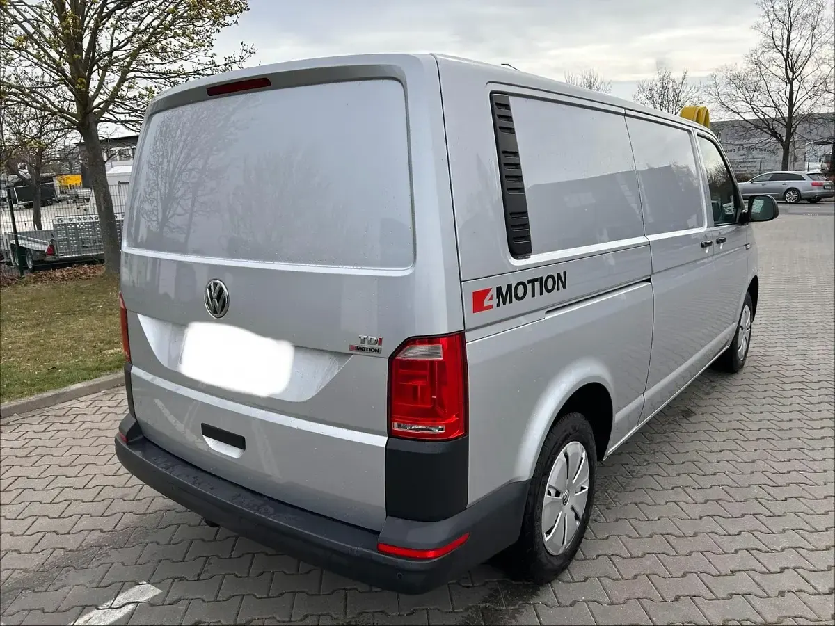 Usata VW Transporter 150 CV (110 kW) 2016 Argento Furgone