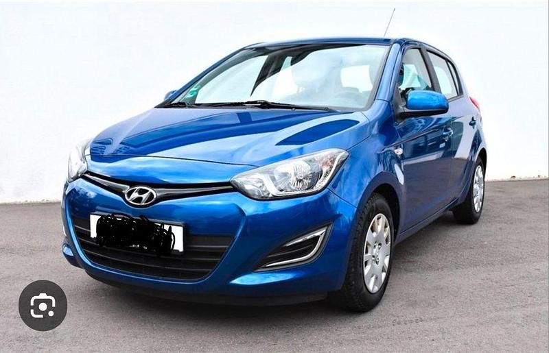 Blau Gebraucht 2013 Hyundai i20 Style Limousine | 5.900 € (Fairer Preis) - Bild 1/4