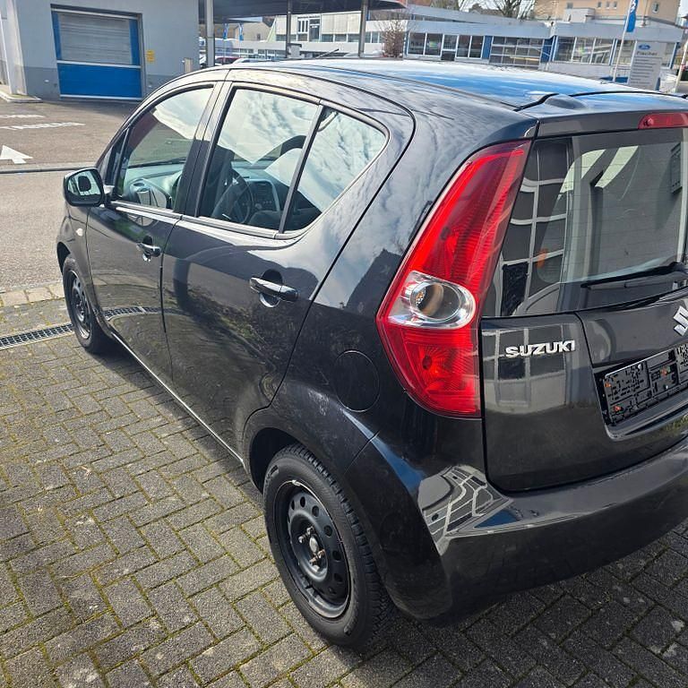 Gebraucht Suzuki Splash Club 94 PS (69 kW) 2011 Schwarz Kleinwagen