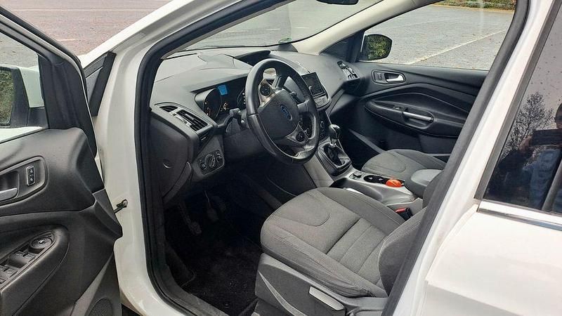 Gebraucht Ford Kuga Trend 150 PS (110 kW) 2014 Weiß SUV