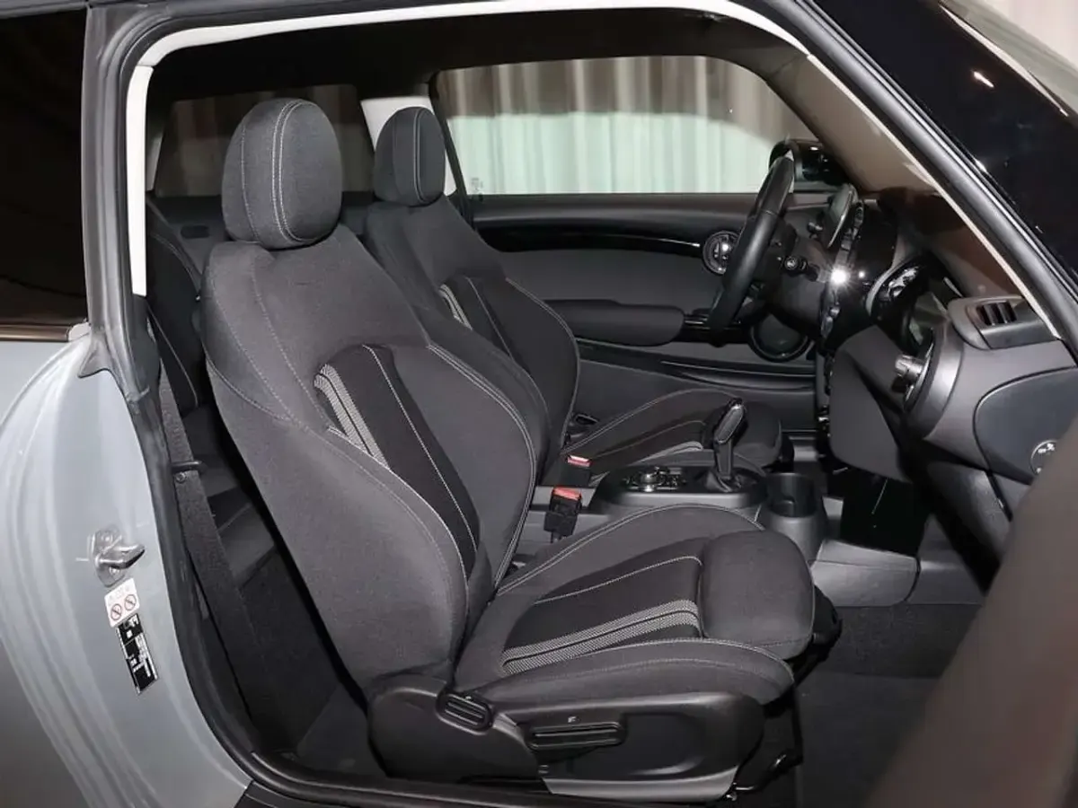 Gebraucht Mini Cooper SE Hatch 135 kW (184 PS) 2022 Moonwalk grey Kleinwagen