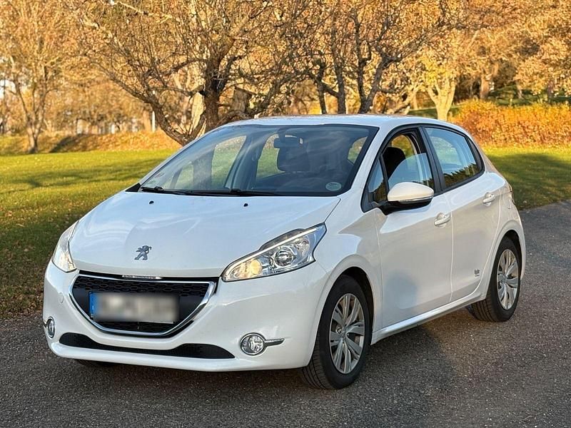 Weiß Gebraucht 2014 Peugeot 208 Kleinwagen | 3.750 € (Superpreis) - Bild 1/4